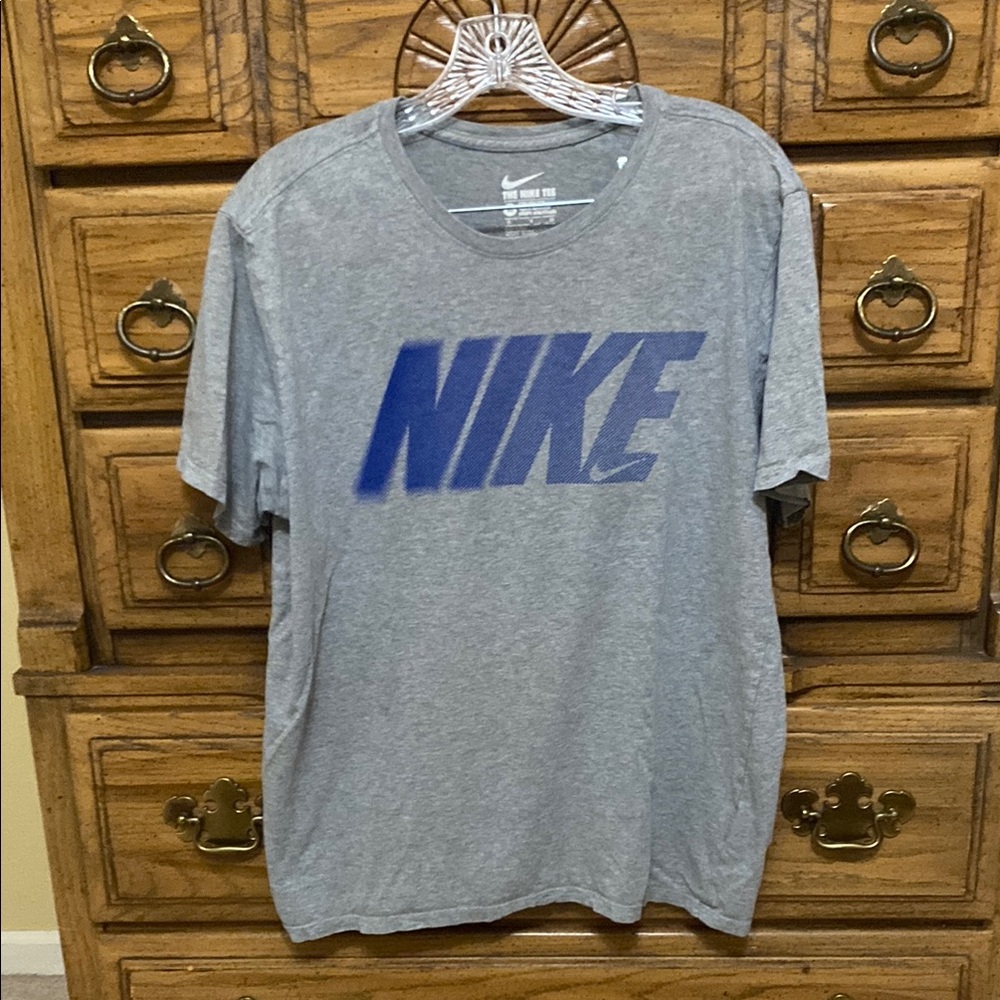 Nike Gray Short Sleeve Tee with Blue Graphic Size XL